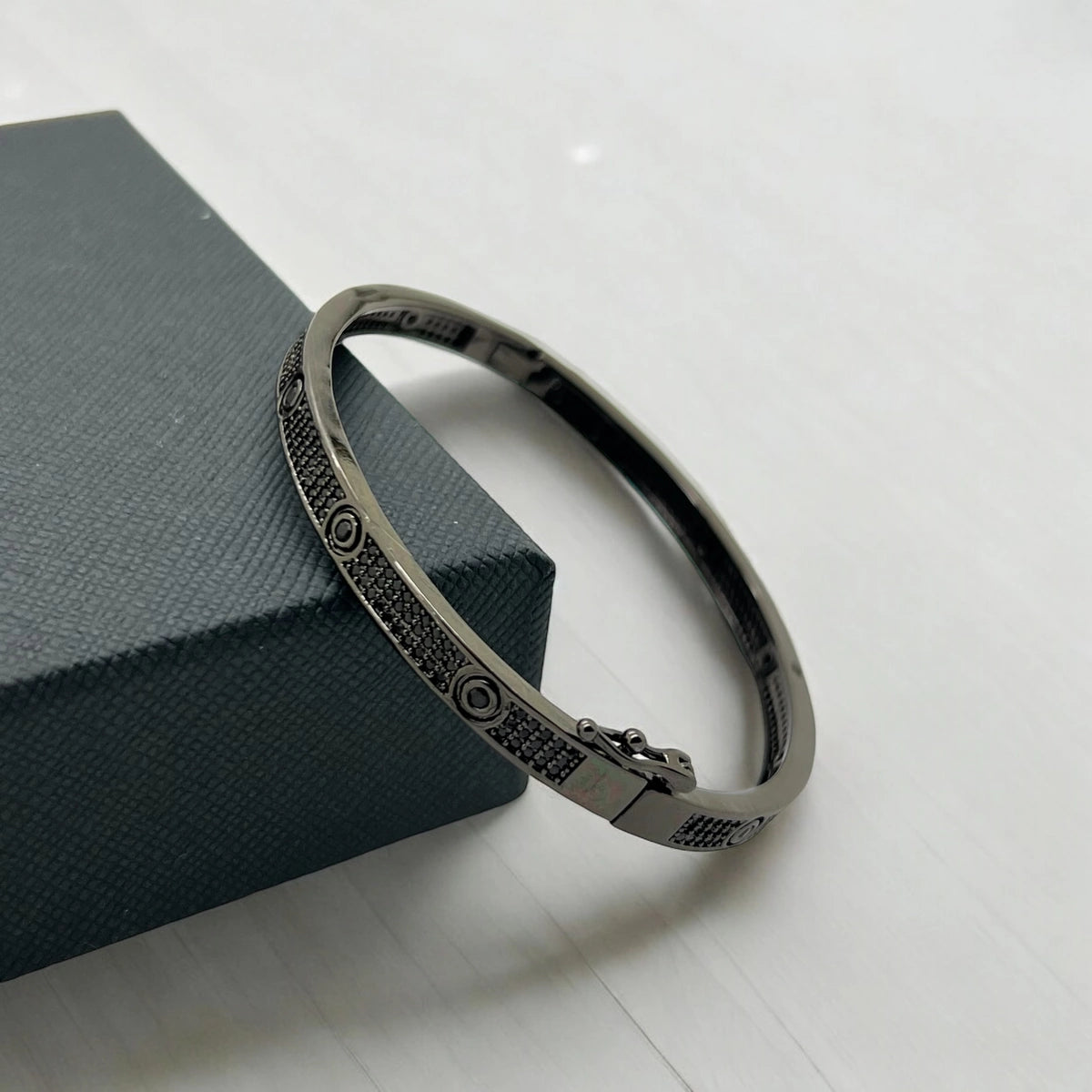 Bratara Brooks Full Black Diamonds