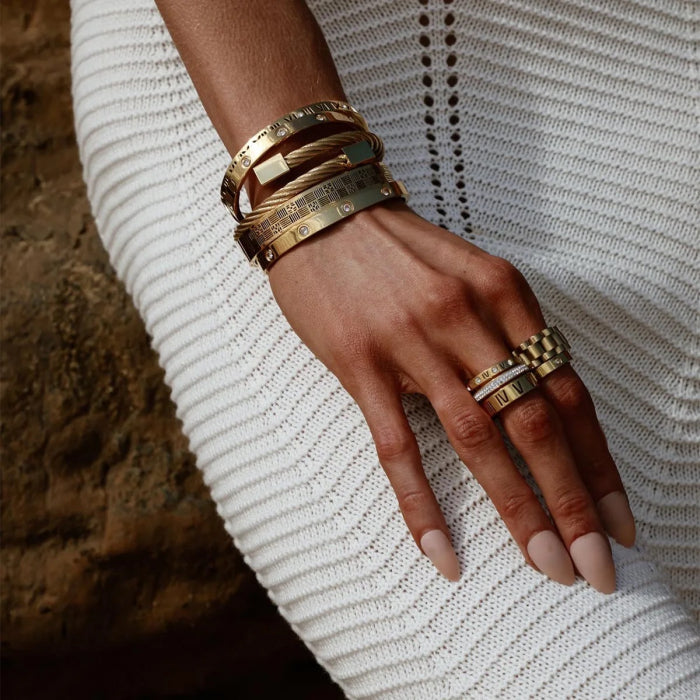 Bratara Brooks Gold Bangle Diamonds